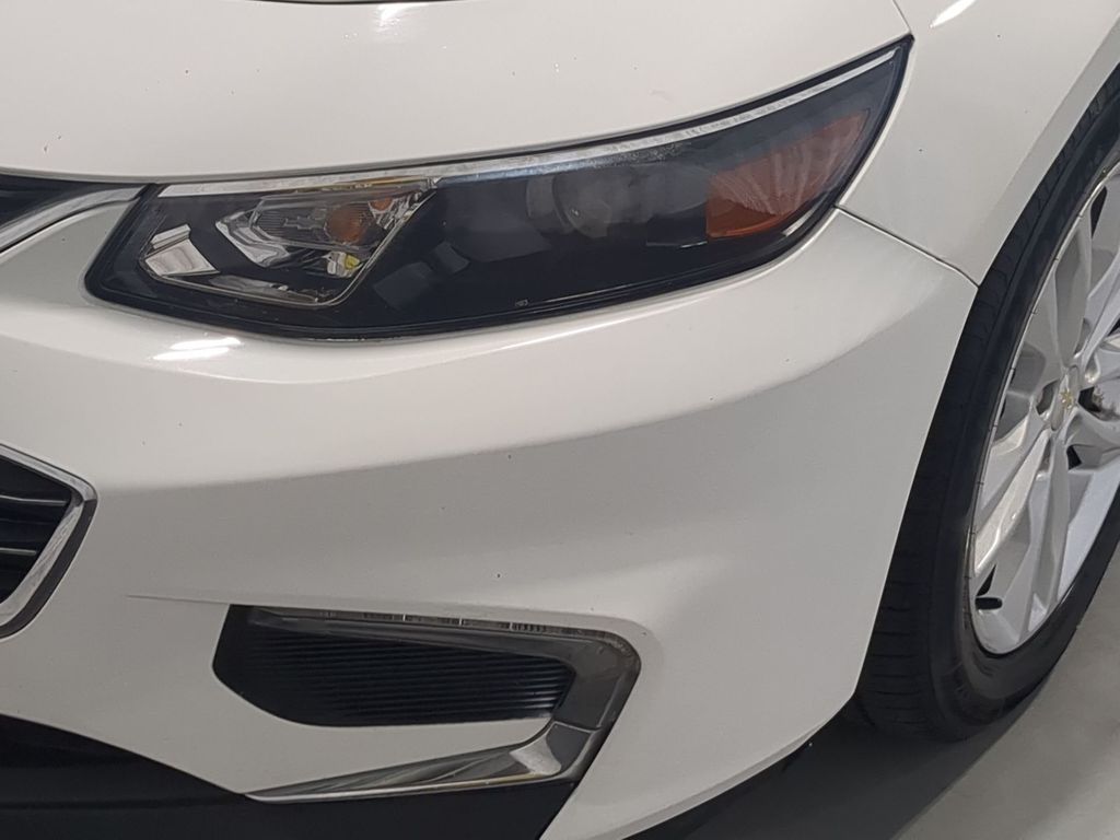 Thumbnail: 2017 Chevrolet Malibu - 24