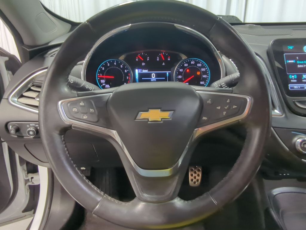Thumbnail: 2017 Chevrolet Malibu - 13