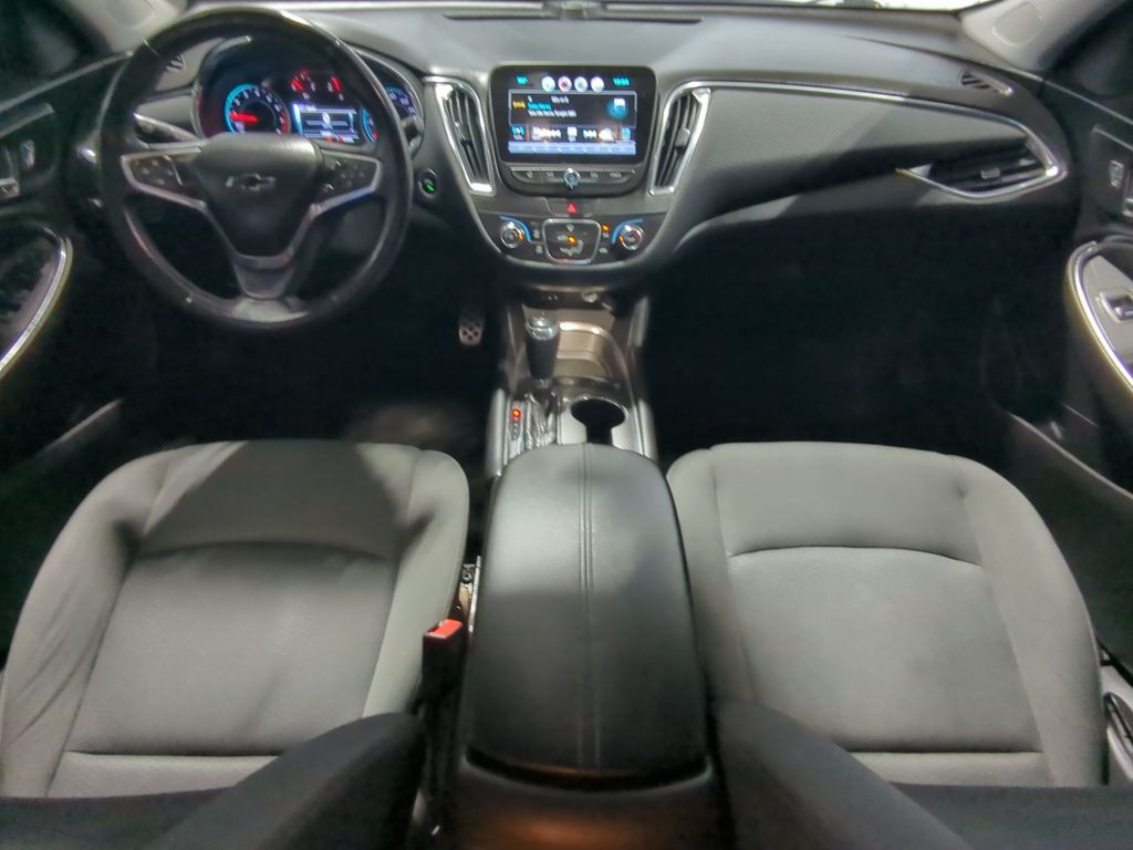 Thumbnail: 2016 Chevrolet Malibu - 8
