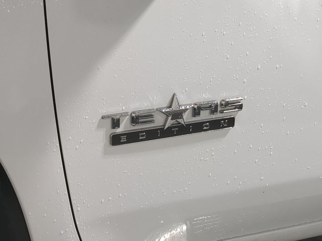Thumbnail: 2022 Chevrolet Silverado 2500 - 25