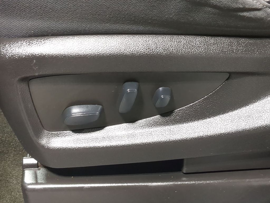 Thumbnail: 2018 Chevrolet Silverado 1500 - 32