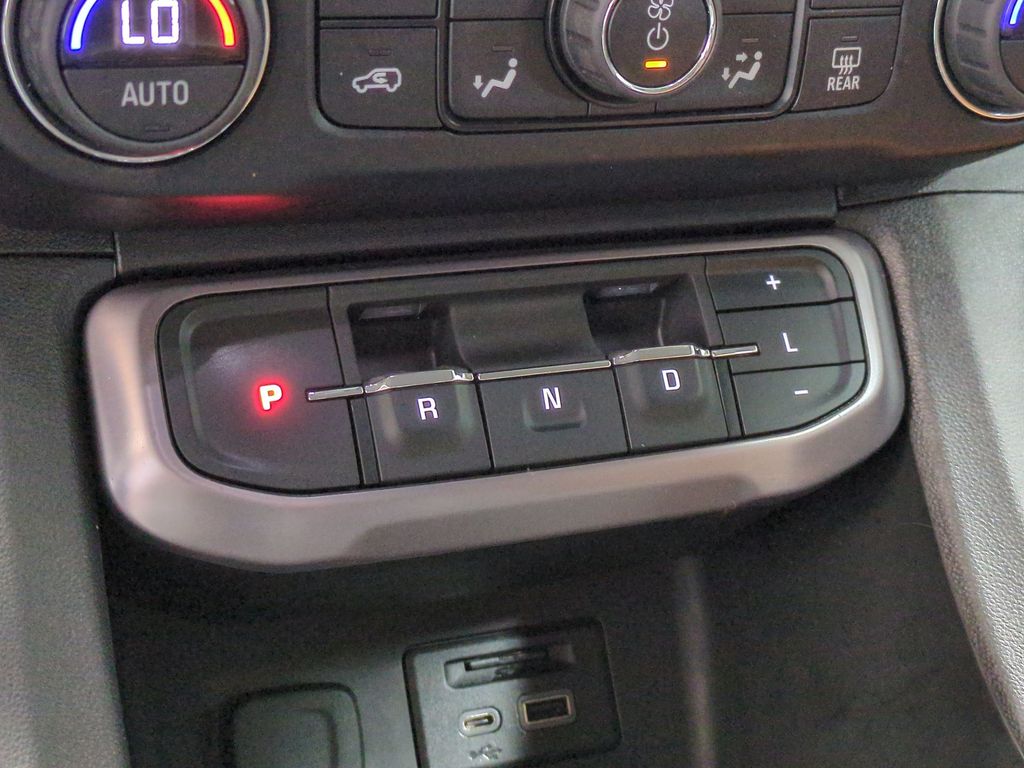 2020 GMC Acadia AT4 32