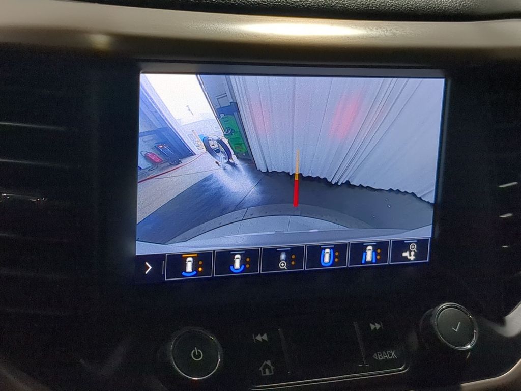 Thumbnail: 2020 GMC Acadia - 32