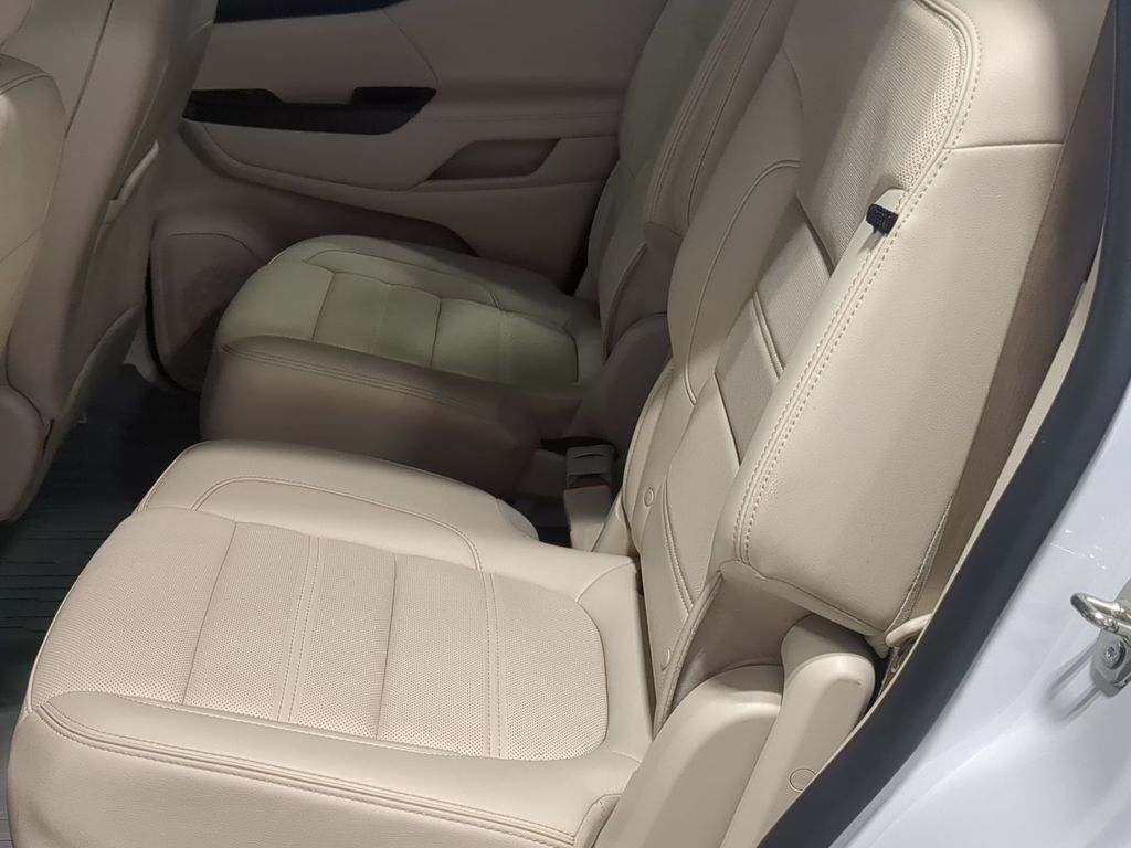 Thumbnail: 2023 GMC Acadia - 12