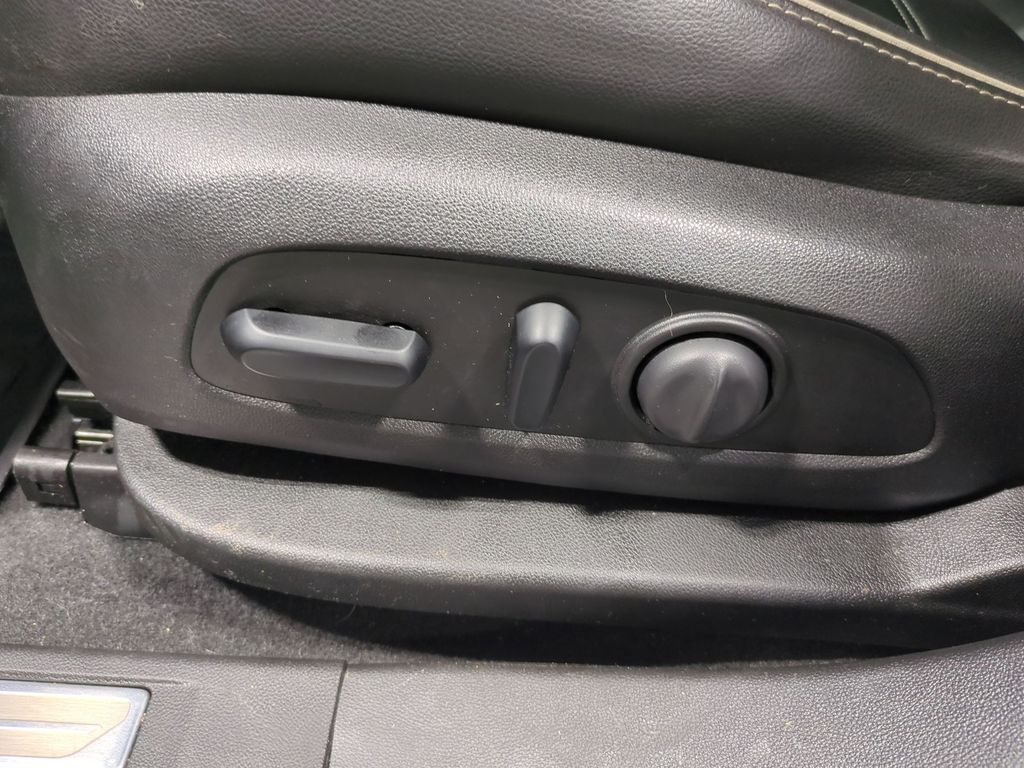 Thumbnail: 2019 GMC Acadia - 26