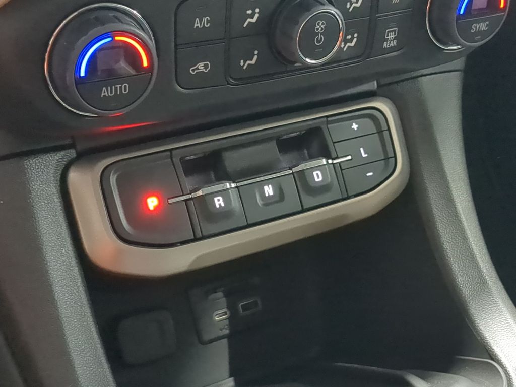 Thumbnail: 2023 GMC Acadia - 32