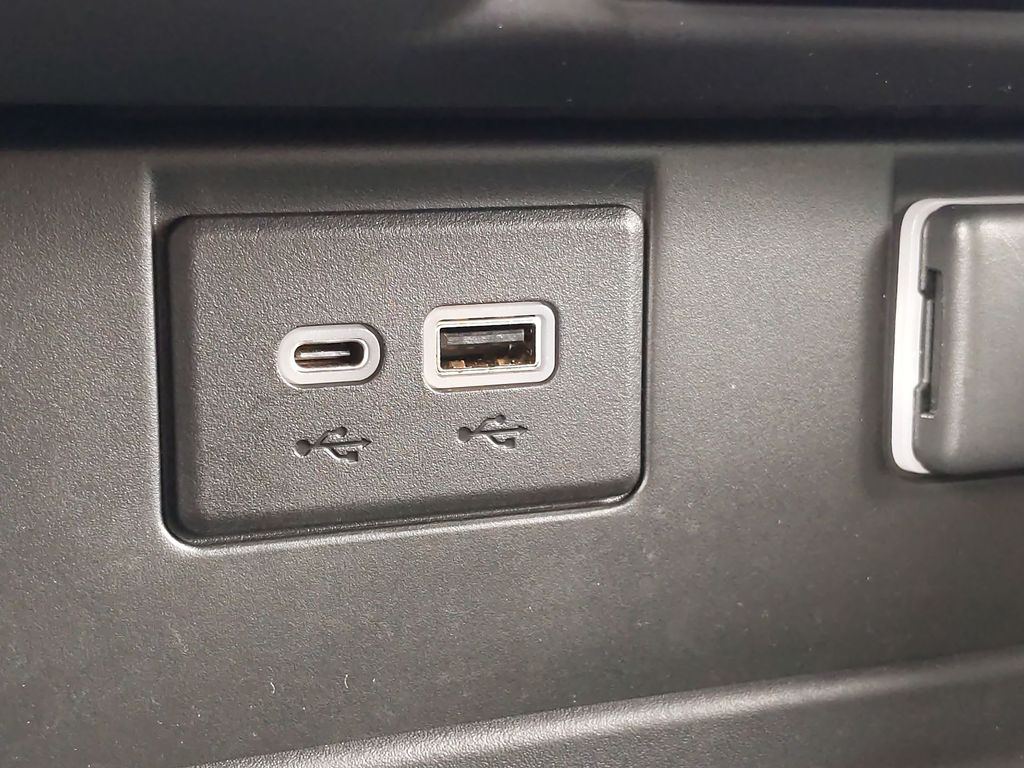 2022 GMC Yukon SLE 33