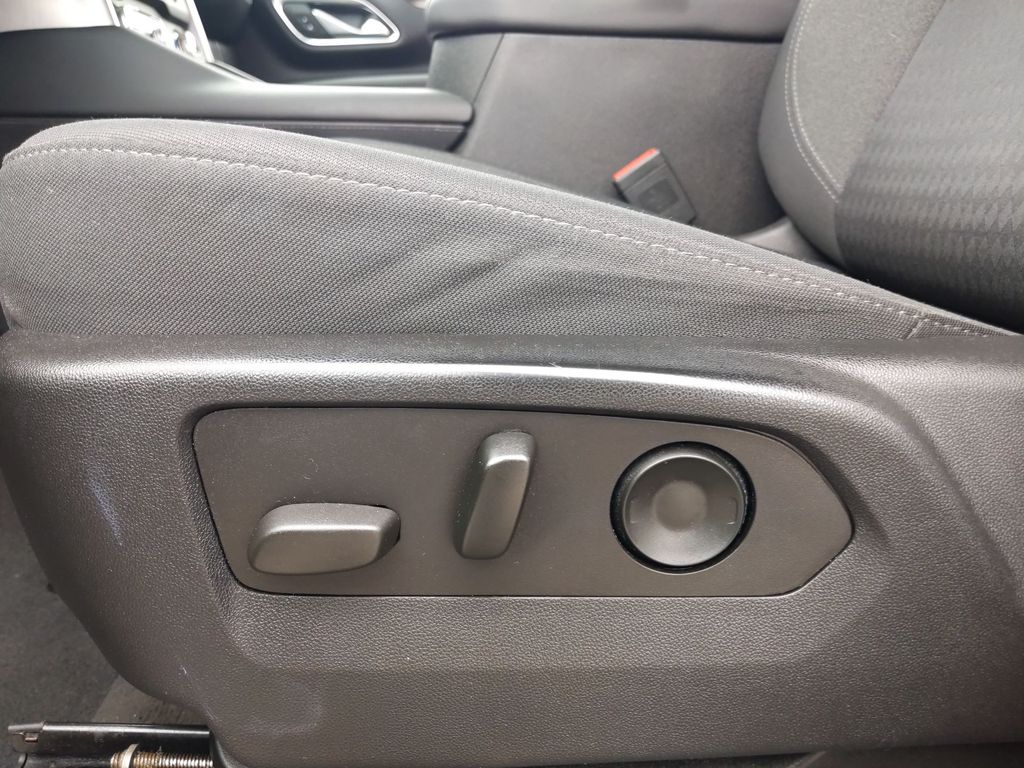 2022 GMC Yukon SLE 26