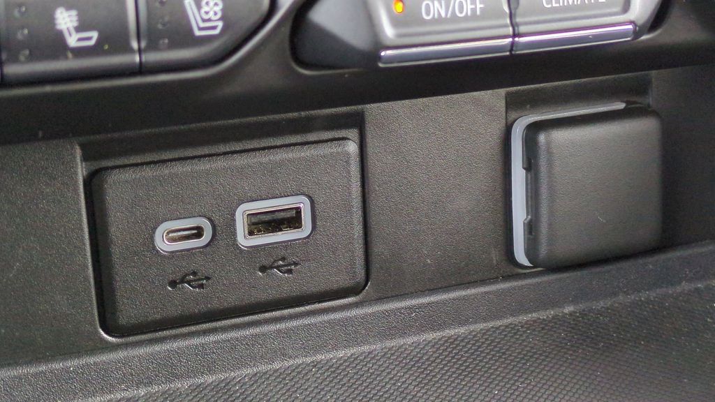 Thumbnail: 2022 GMC Yukon - 32