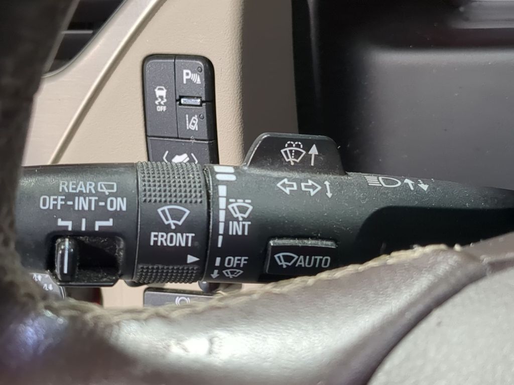 Thumbnail: 2015 GMC Yukon - 15