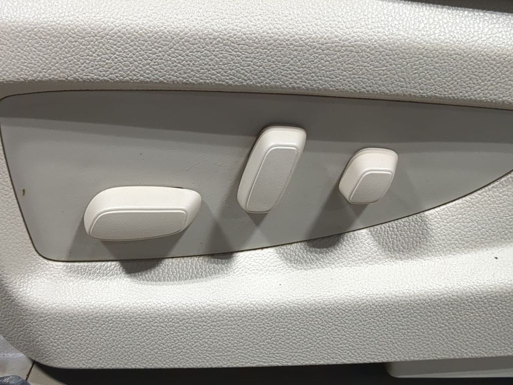 Thumbnail: 2015 GMC Yukon - 32