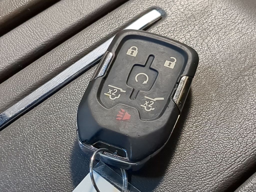 Thumbnail: 2019 GMC Yukon - 17