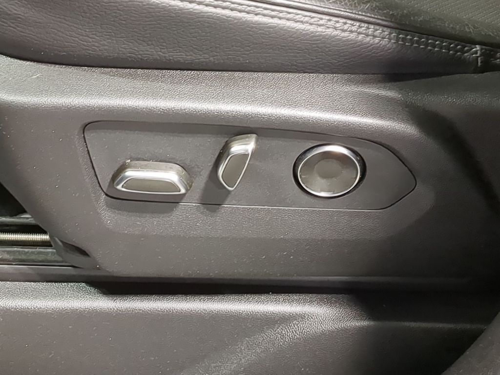 Thumbnail: 2024 GMC Yukon - 25