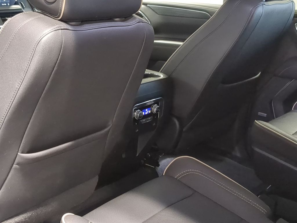 Thumbnail: 2023 GMC Yukon XL - 12