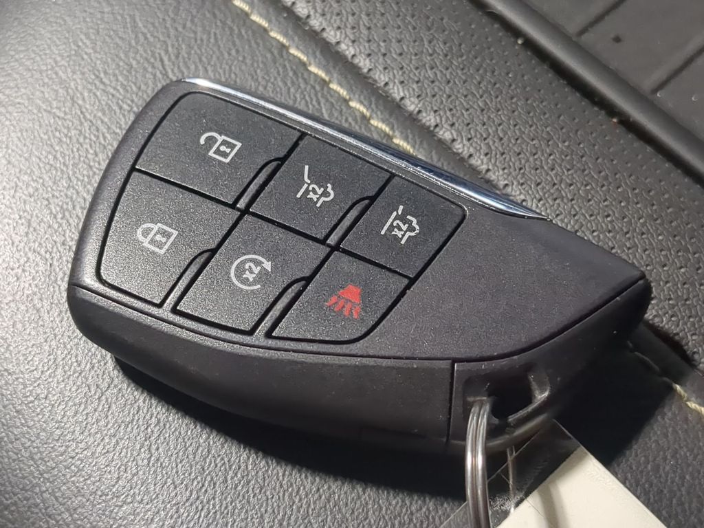 Thumbnail: 2023 GMC Yukon XL - 18