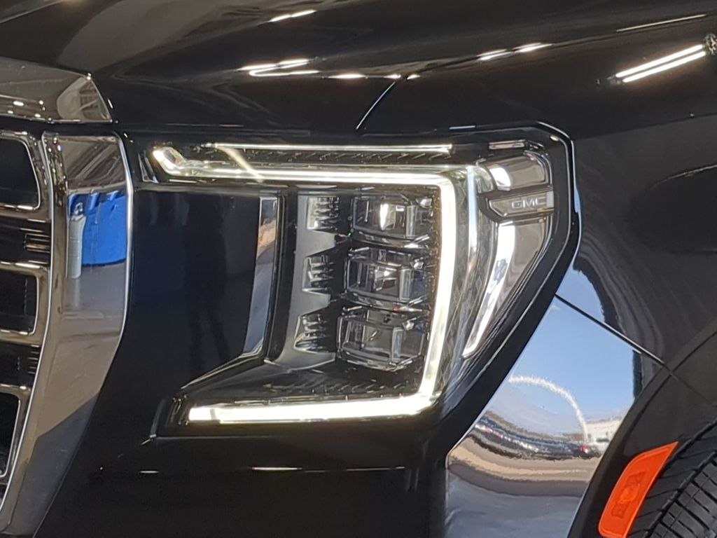 Thumbnail: 2023 GMC Yukon XL - 17