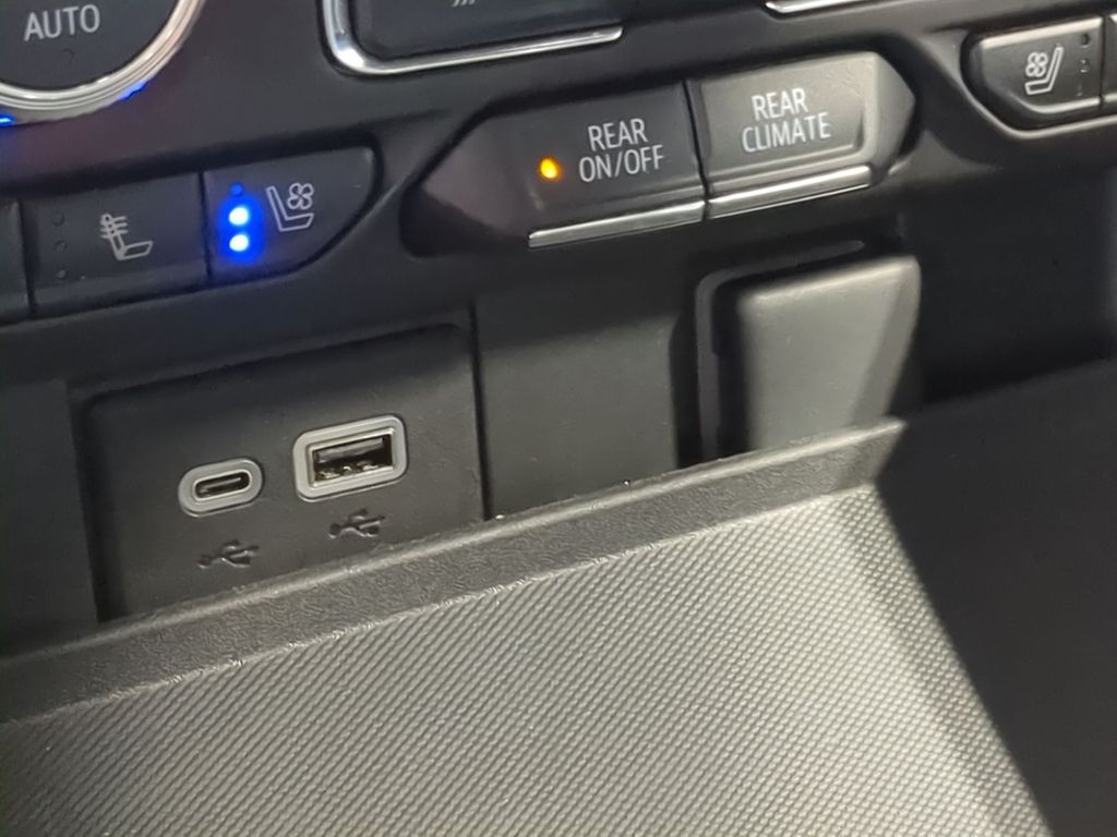 Thumbnail: 2023 GMC Yukon XL - 15