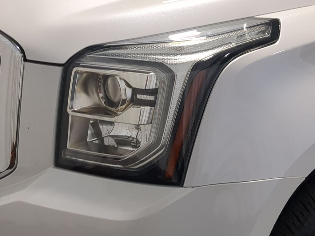 Thumbnail: 2020 GMC Yukon XL - 24