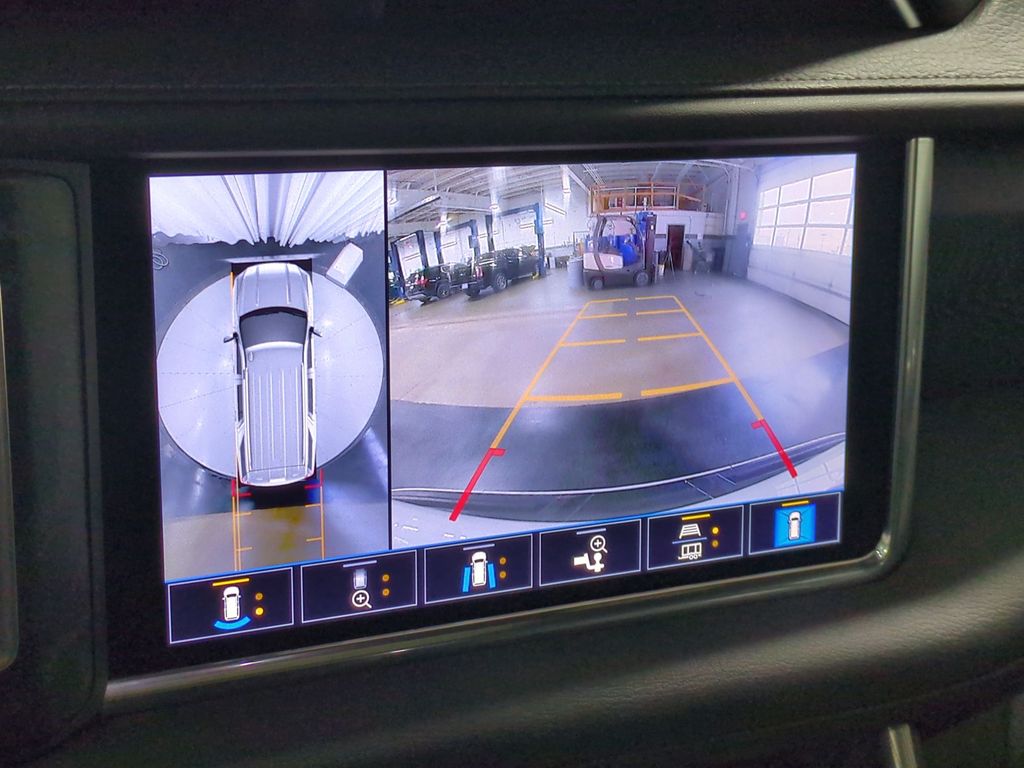 Thumbnail: 2021 GMC Yukon XL - 33