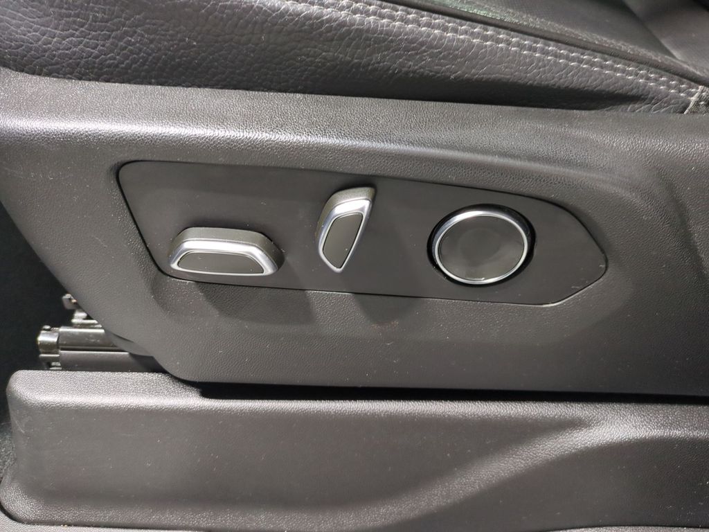 Thumbnail: 2021 GMC Yukon XL - 26