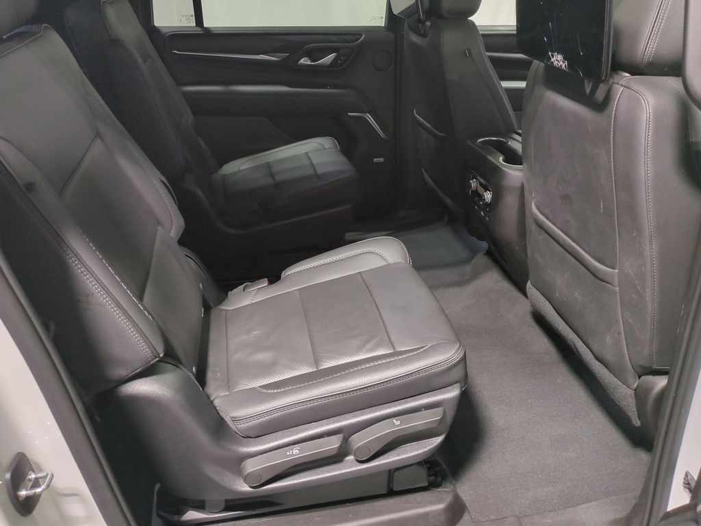 Thumbnail: 2021 GMC Yukon XL - 29