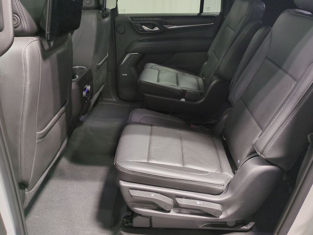 Thumbnail: 2021 GMC Yukon XL - 28