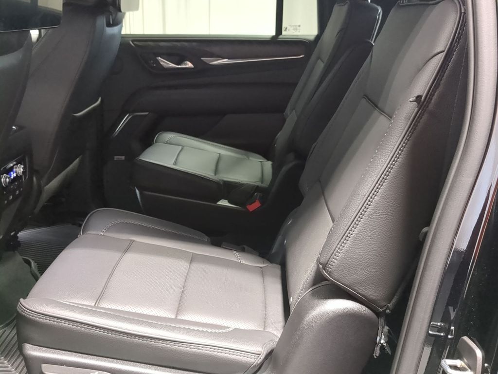 Thumbnail: 2024 GMC Yukon XL - 11