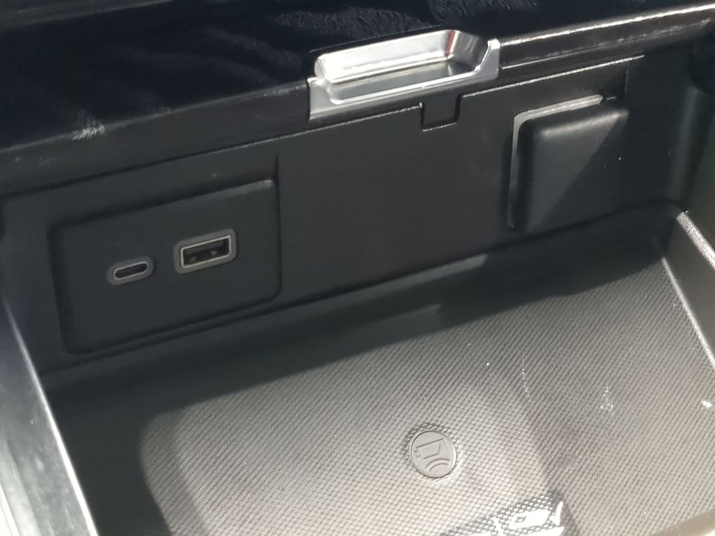 Thumbnail: 2023 GMC Yukon XL - 42