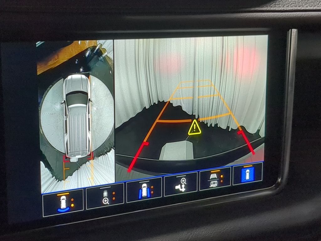 Thumbnail: 2023 GMC Yukon XL - 40