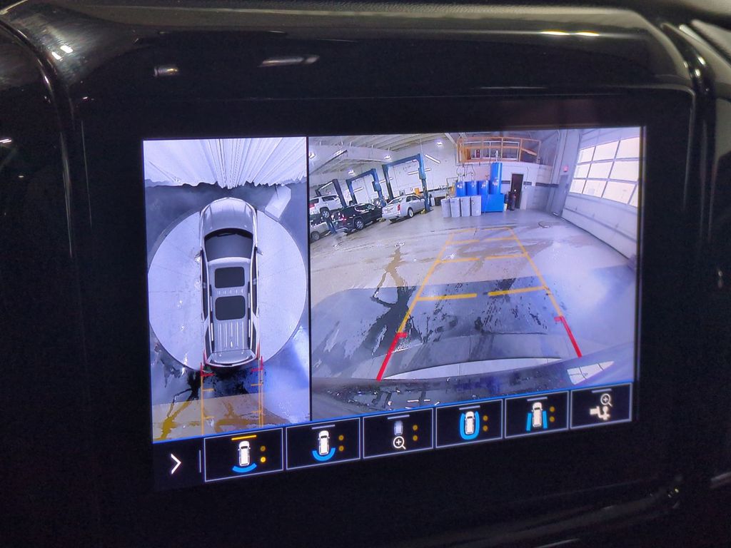 Thumbnail: 2021 Chevrolet Traverse - 34