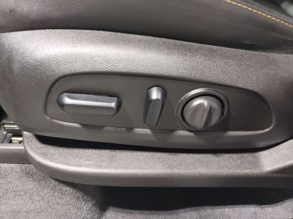 Thumbnail: 2021 Chevrolet Traverse - 25