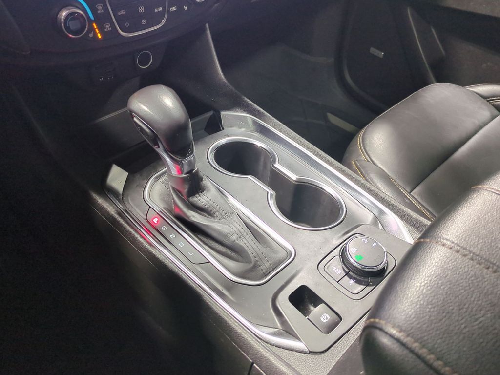 Thumbnail: 2021 Chevrolet Traverse - 15