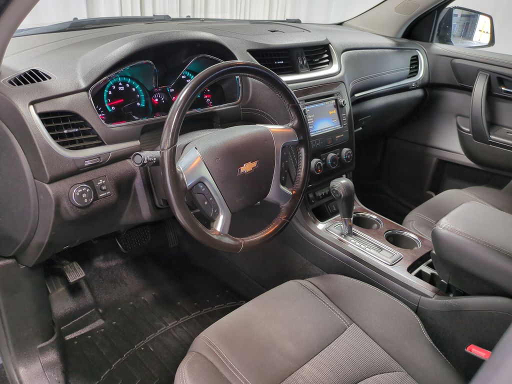 2017 Chevrolet Traverse LT 2