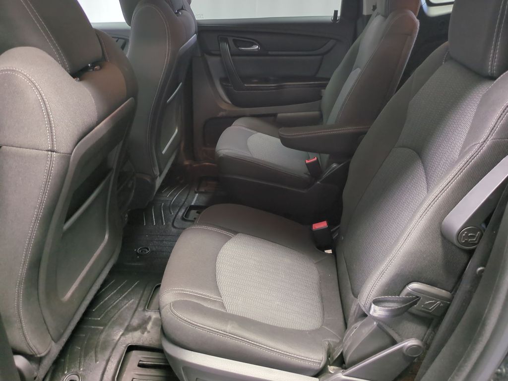 2017 Chevrolet Traverse LT 23