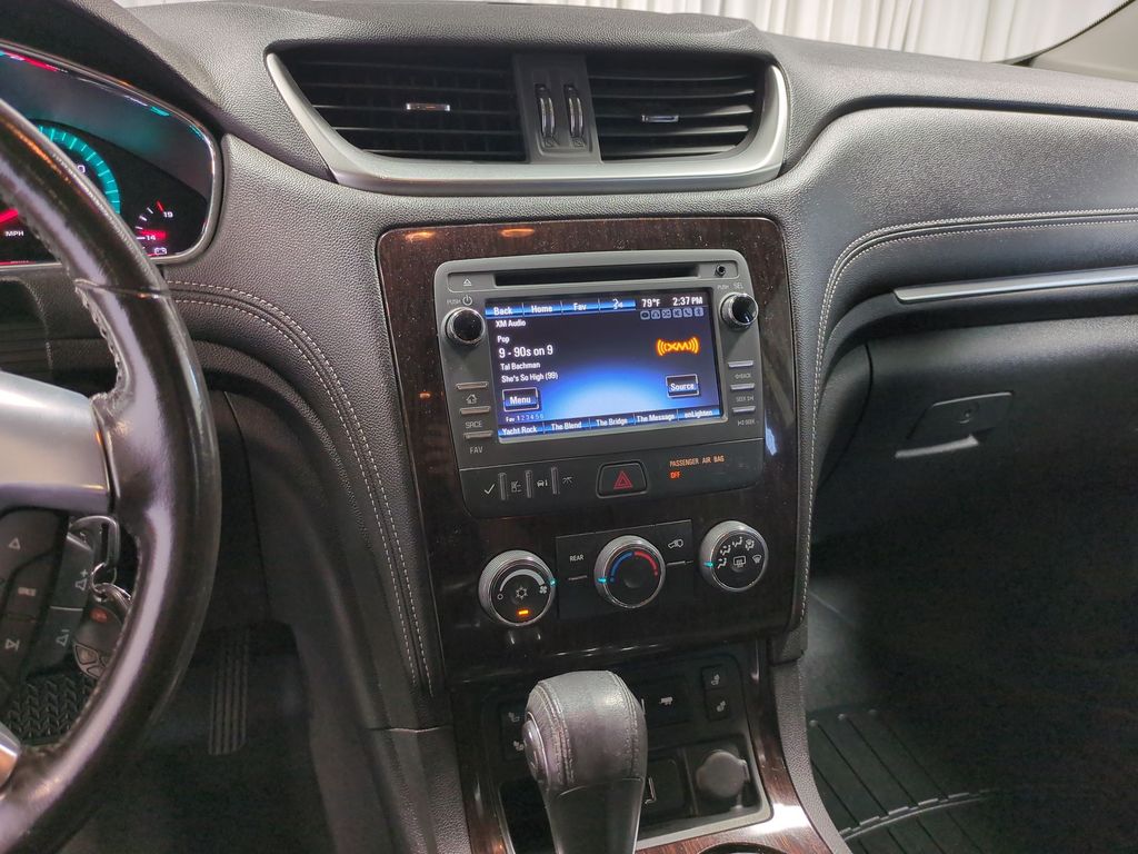 2017 Chevrolet Traverse LT 13