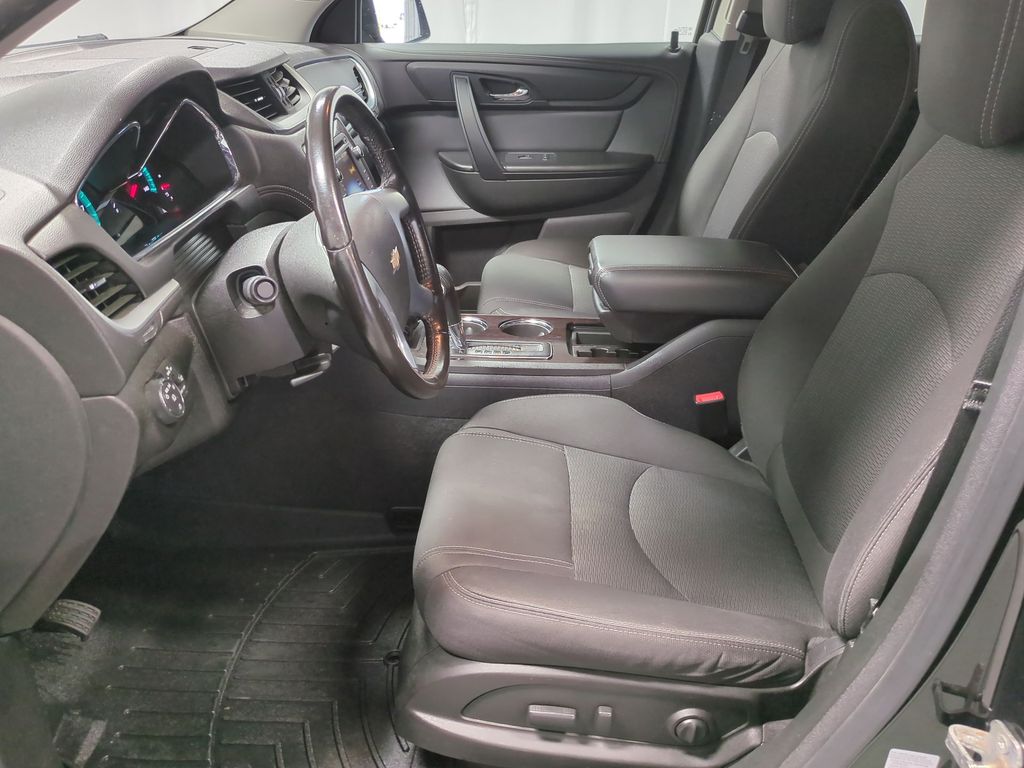 2017 Chevrolet Traverse LT 9