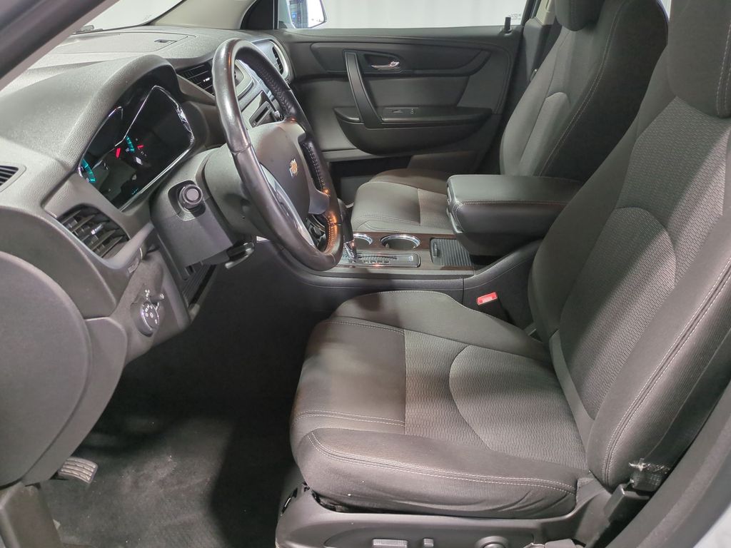 Thumbnail: 2016 Chevrolet Traverse - 10