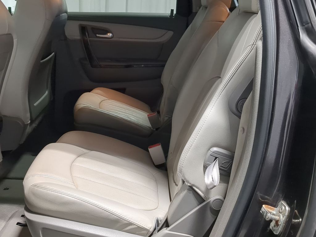 Thumbnail: 2017 Chevrolet Traverse - 27