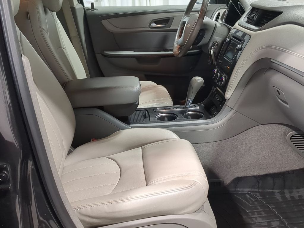 Thumbnail: 2017 Chevrolet Traverse - 10