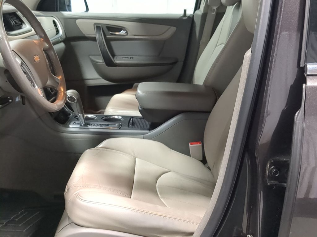 Thumbnail: 2017 Chevrolet Traverse - 9