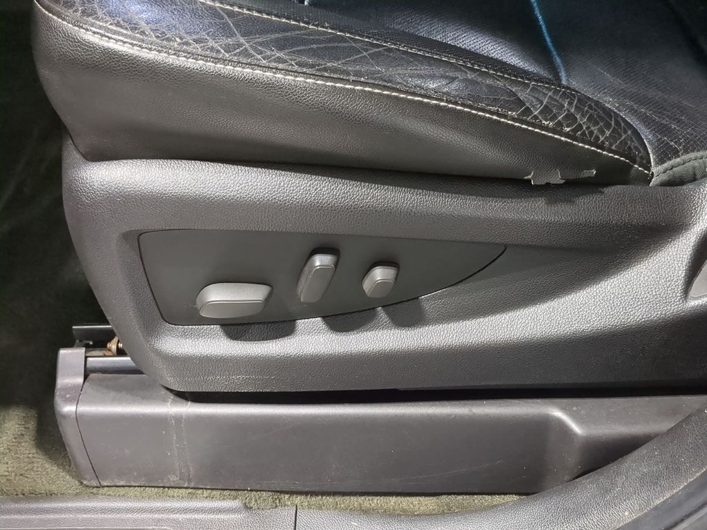 Thumbnail: 2015 Chevrolet Tahoe - 33