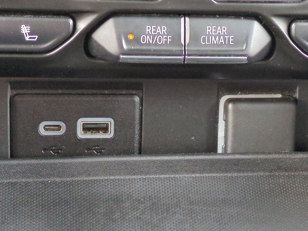 Thumbnail: 2022 Chevrolet Suburban - 34