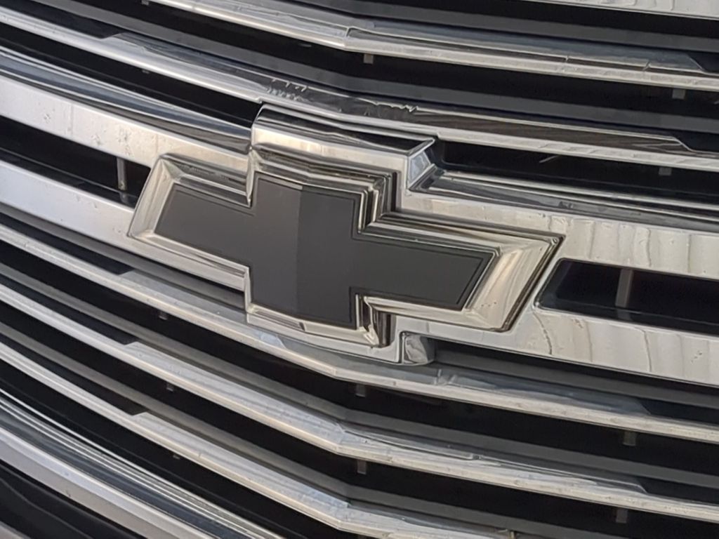Thumbnail: 2019 Chevrolet Suburban - 6
