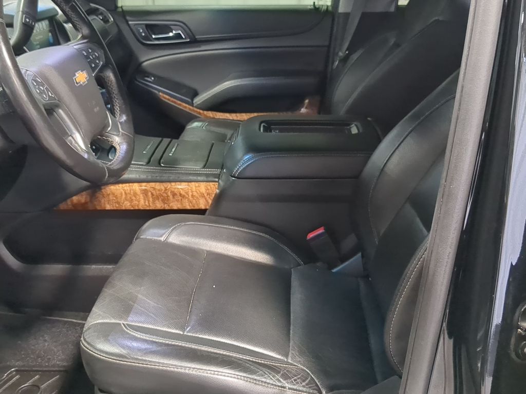 Thumbnail: 2019 Chevrolet Suburban - 9