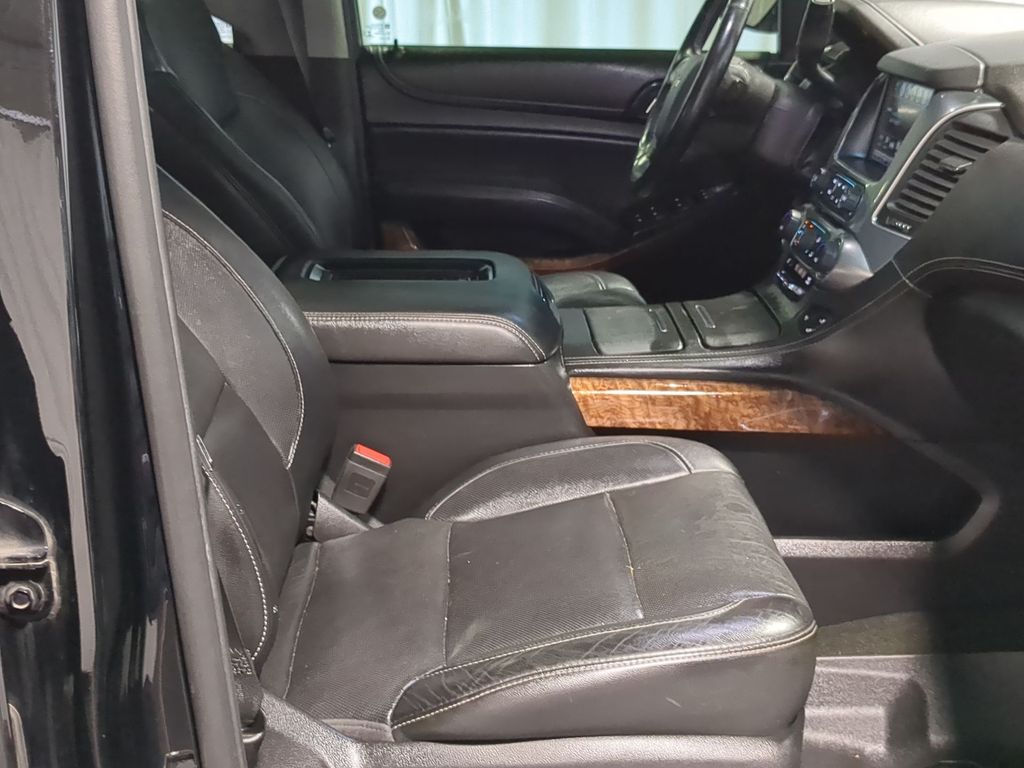 Thumbnail: 2019 Chevrolet Suburban - 10