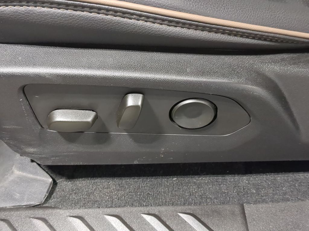 Thumbnail: 2023 GMC Canyon - 25