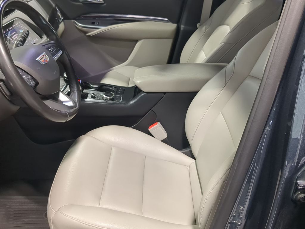Thumbnail: 2021 Cadillac XT4 - 10