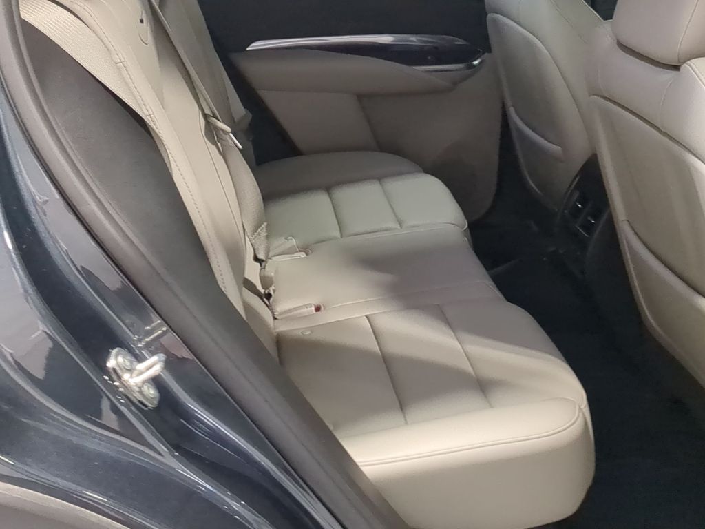 Thumbnail: 2021 Cadillac XT4 - 28