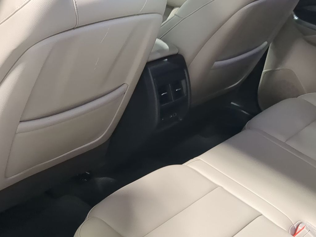Thumbnail: 2021 Cadillac XT4 - 12