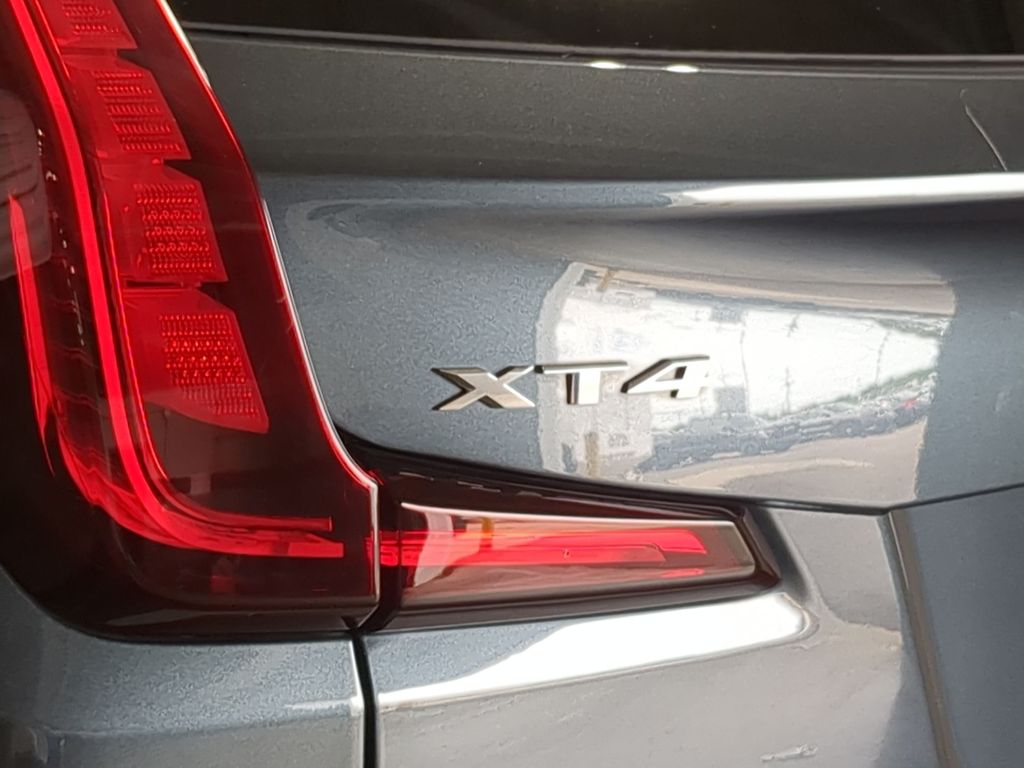 Thumbnail: 2021 Cadillac XT4 - 25